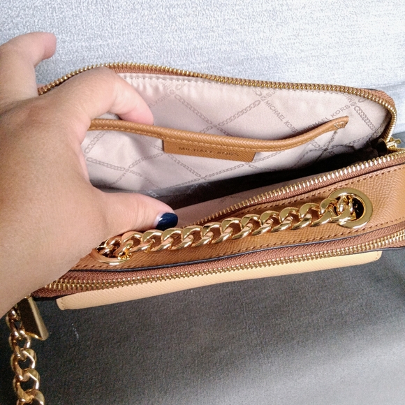 SOLD NWOT Michael Kors Crossbody Bag - Picture 7 of 10